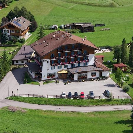 Park Hotel Mater Dei Pozza di Fassa Kültér fotó