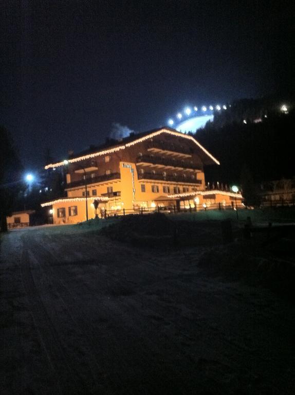 Park Hotel Mater Dei Pozza di Fassa Kültér fotó