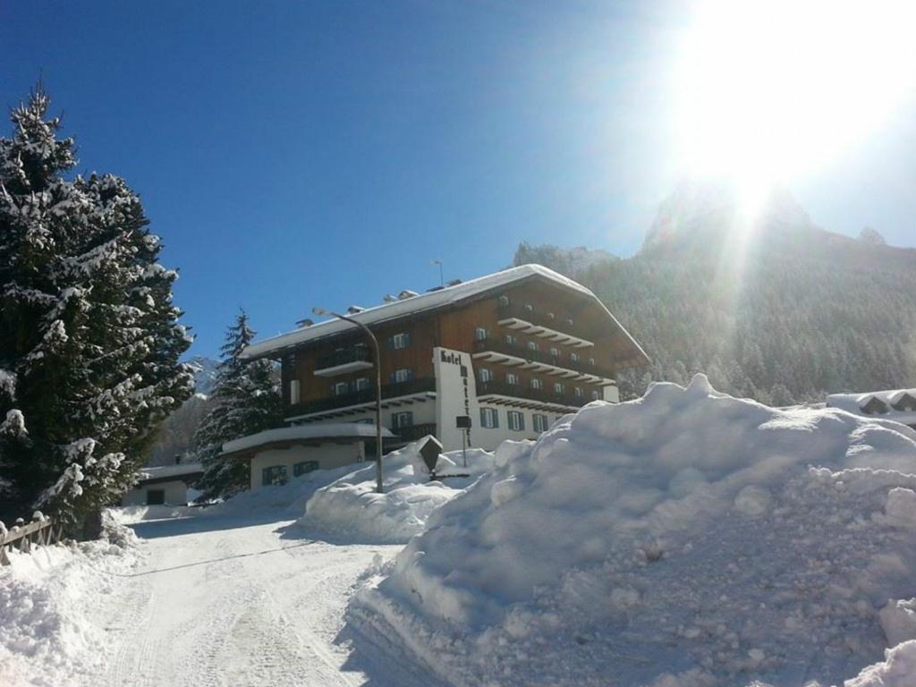 Park Hotel Mater Dei Pozza di Fassa Kültér fotó